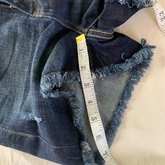 KanCan Hi-Rise Estilo Denim Shorts Small NWT Dark Wash Raw Hem - Picture 8 of 8